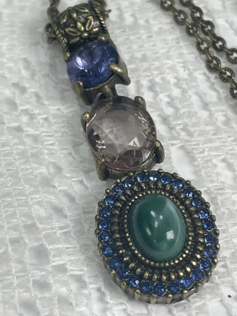 Avon adjustable chain